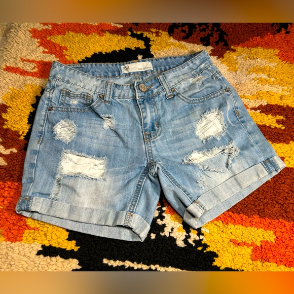 RSQ JEANS, SoHo Boyfriend, distressed Jean shorts!! - Picture 1 of 14